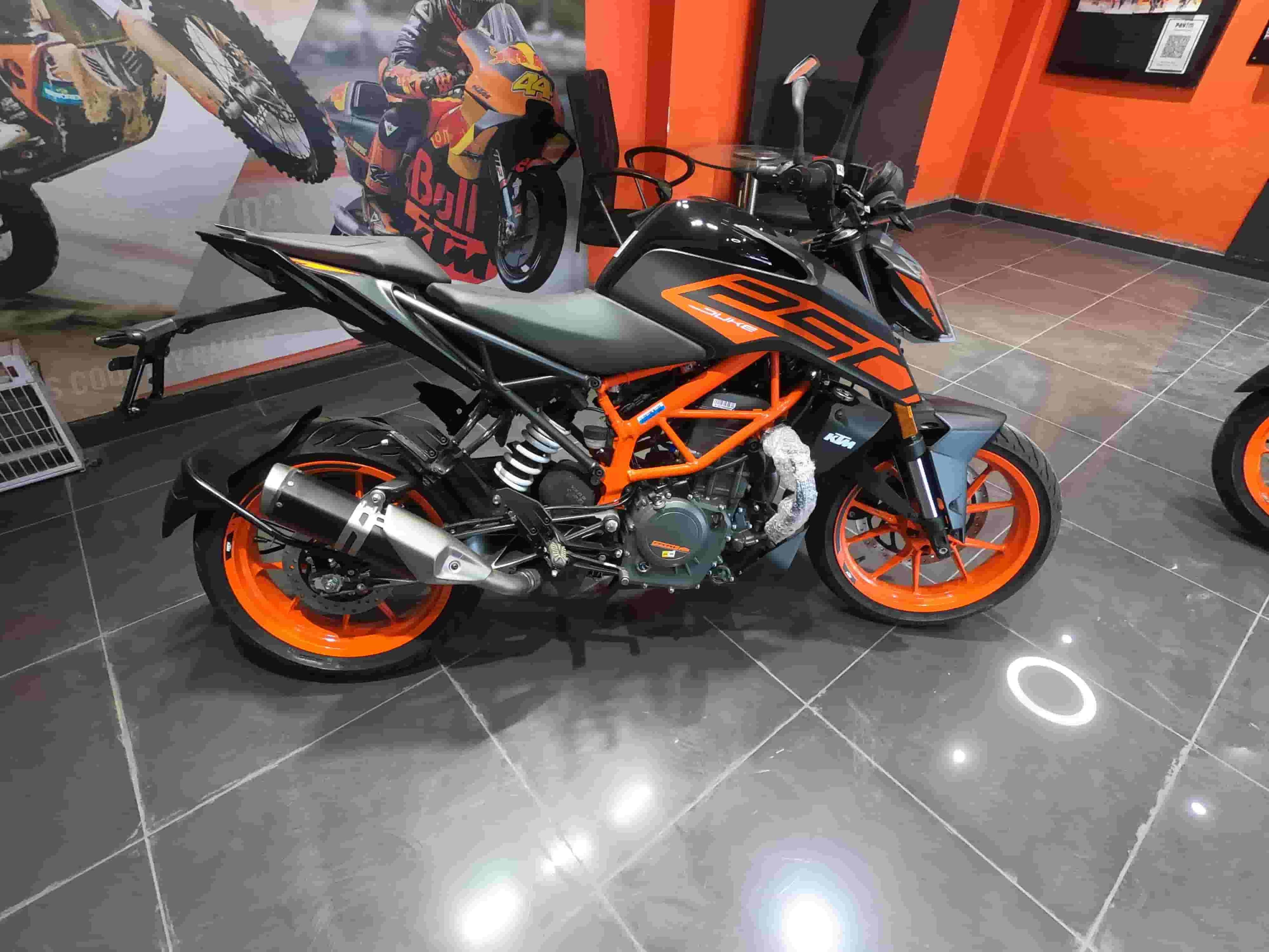 KTM Duke 250 listed for rent on Wheel On Rent